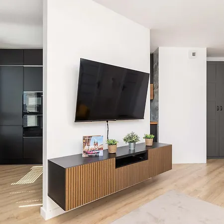 Elegant With Parking Near Tauron Arena By Renters Krakau