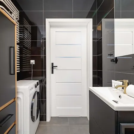 Elegant With Parking Near Tauron Arena By Renters Krakow