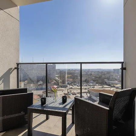 Elegant With Parking Near Tauron Arena By Renters Apartment Krakow