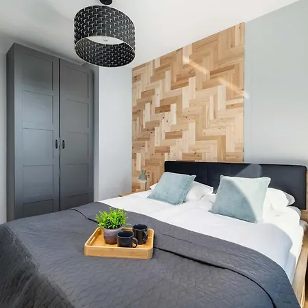 Elegant With Parking Near Tauron Arena By Renters Apartamento *